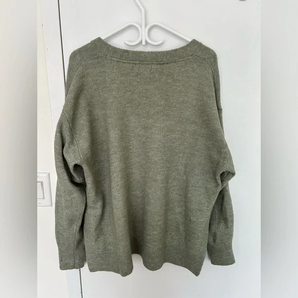 H&M Sweater! - Picture 3 of 4